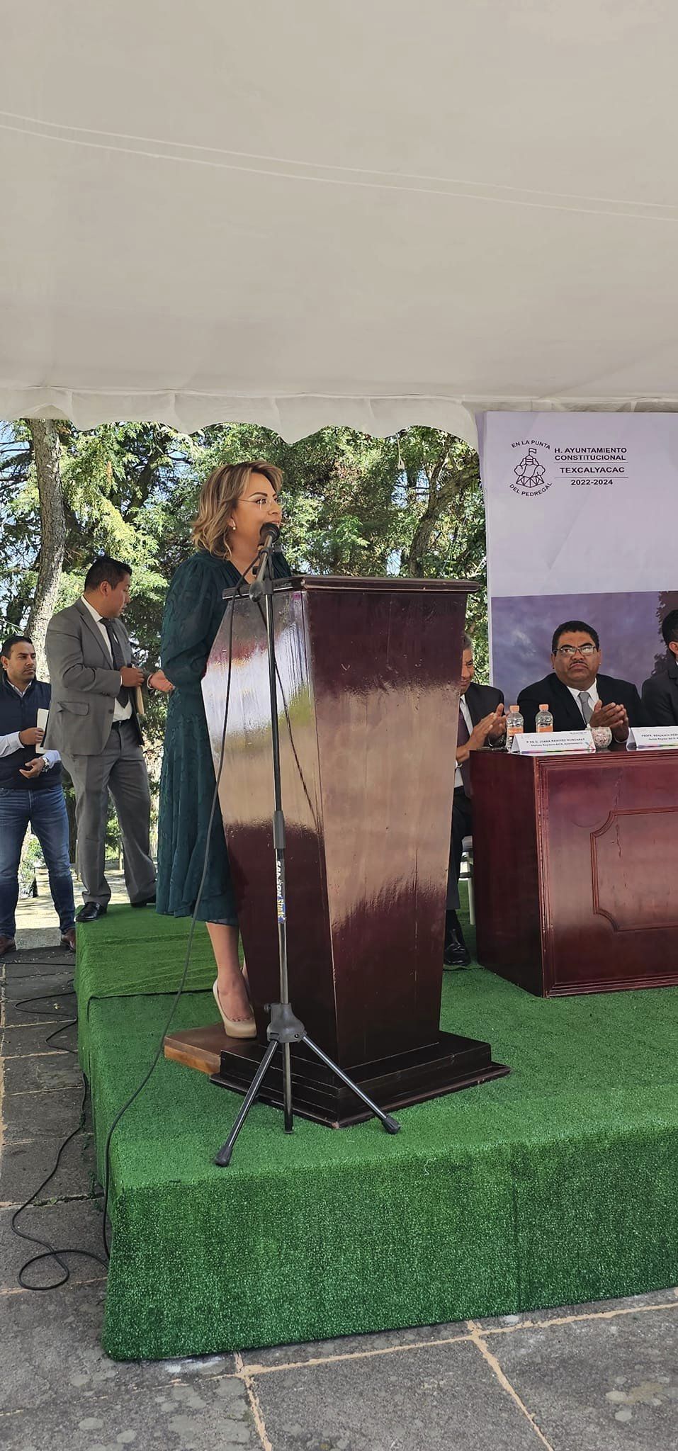 1695388412 305 La Presidenta Municipal Lic Xochitl Maribel Ramirez Bermejo en compania