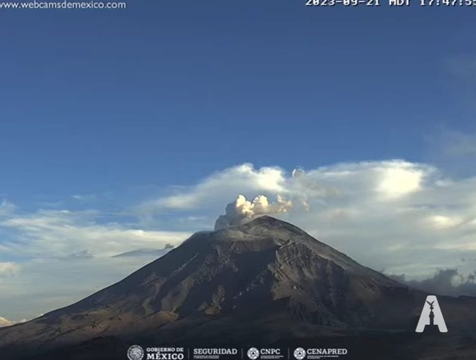 1695390435 755 SE REGISTRA EXHALACION DE VAPOR Y CENIZA DEL VOLCAN POPOCATEPETL