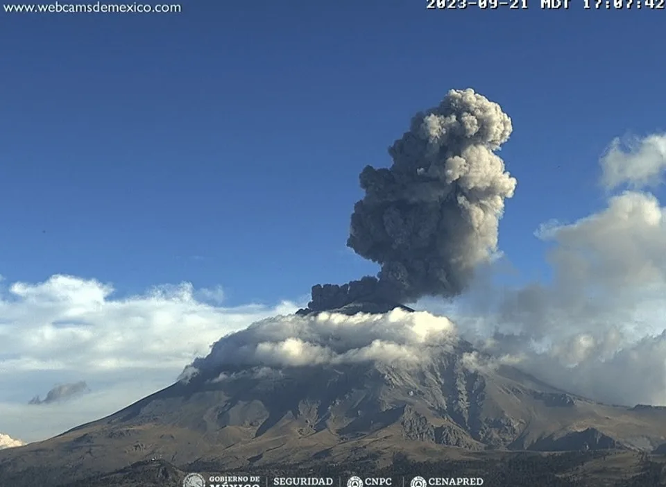 1695390445 SE REGISTRA EXHALACION DE VAPOR Y CENIZA DEL VOLCAN POPOCATEPETL jpg