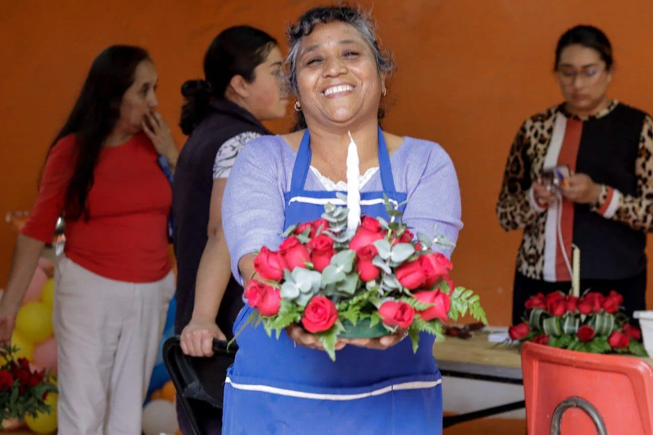 1695393745 La DireccionDeLasMujeres impartio el curso Decoracion de Eventos ensenando a jpg