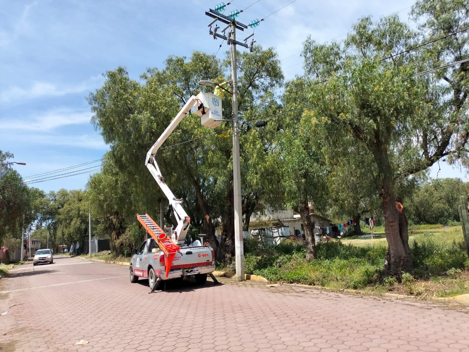 1695398675 690 En Santa Maria Coatlan y Rancheria Metepec 47 luminarias fueron