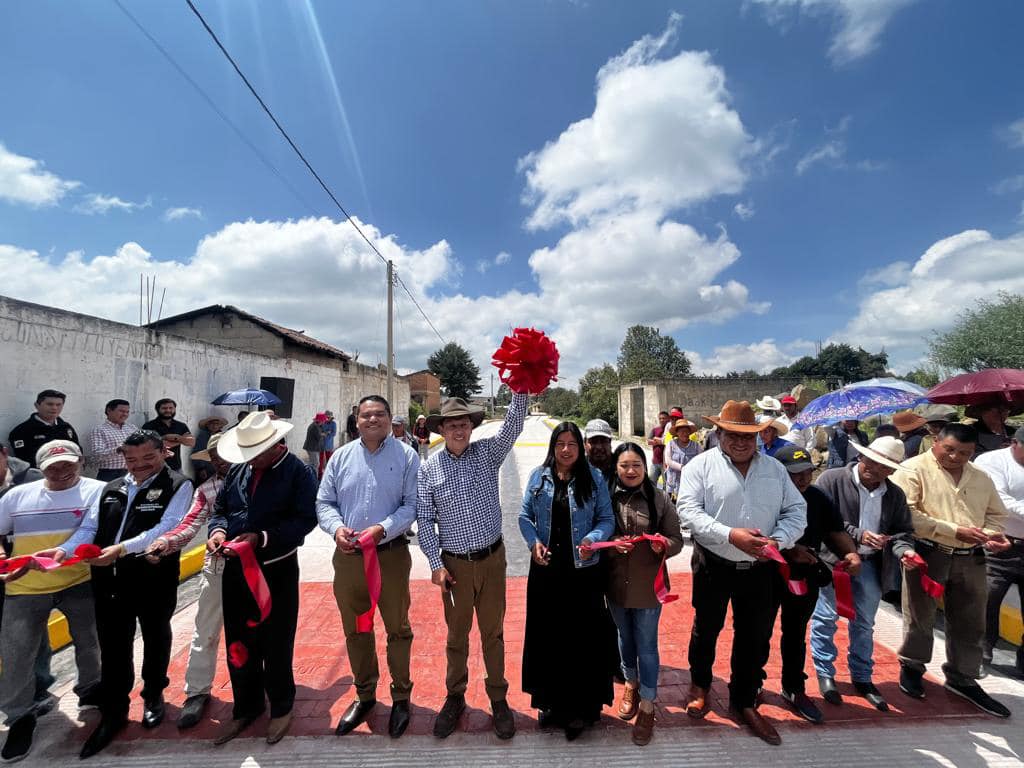 1695402868 MasObrasParaChiquixpac Hicimos entrega de la calle Constituyentes una vialida