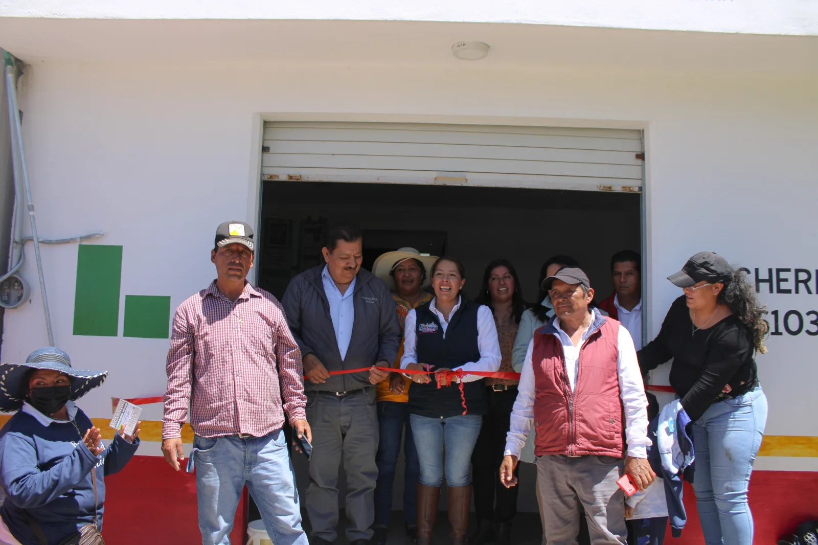 1695404106 Nuestra Presidenta Municipal Miriam Garcia acompanada de integrantes del cabildo scaled