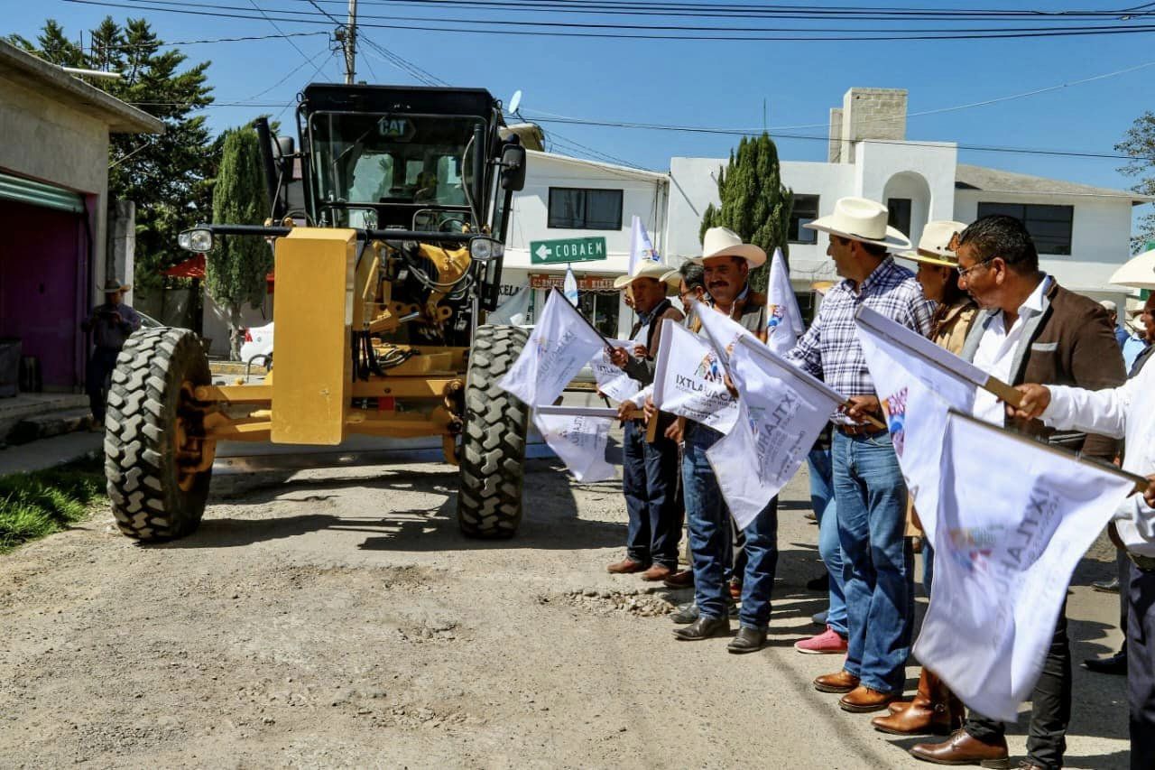 1695411703 367 Con recurso municipal iniciamos la rehabilitacion del camino a Ojo