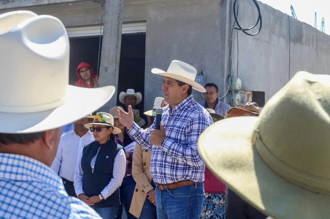 1695411708 6 Con recurso municipal iniciamos la rehabilitacion del camino a Ojo