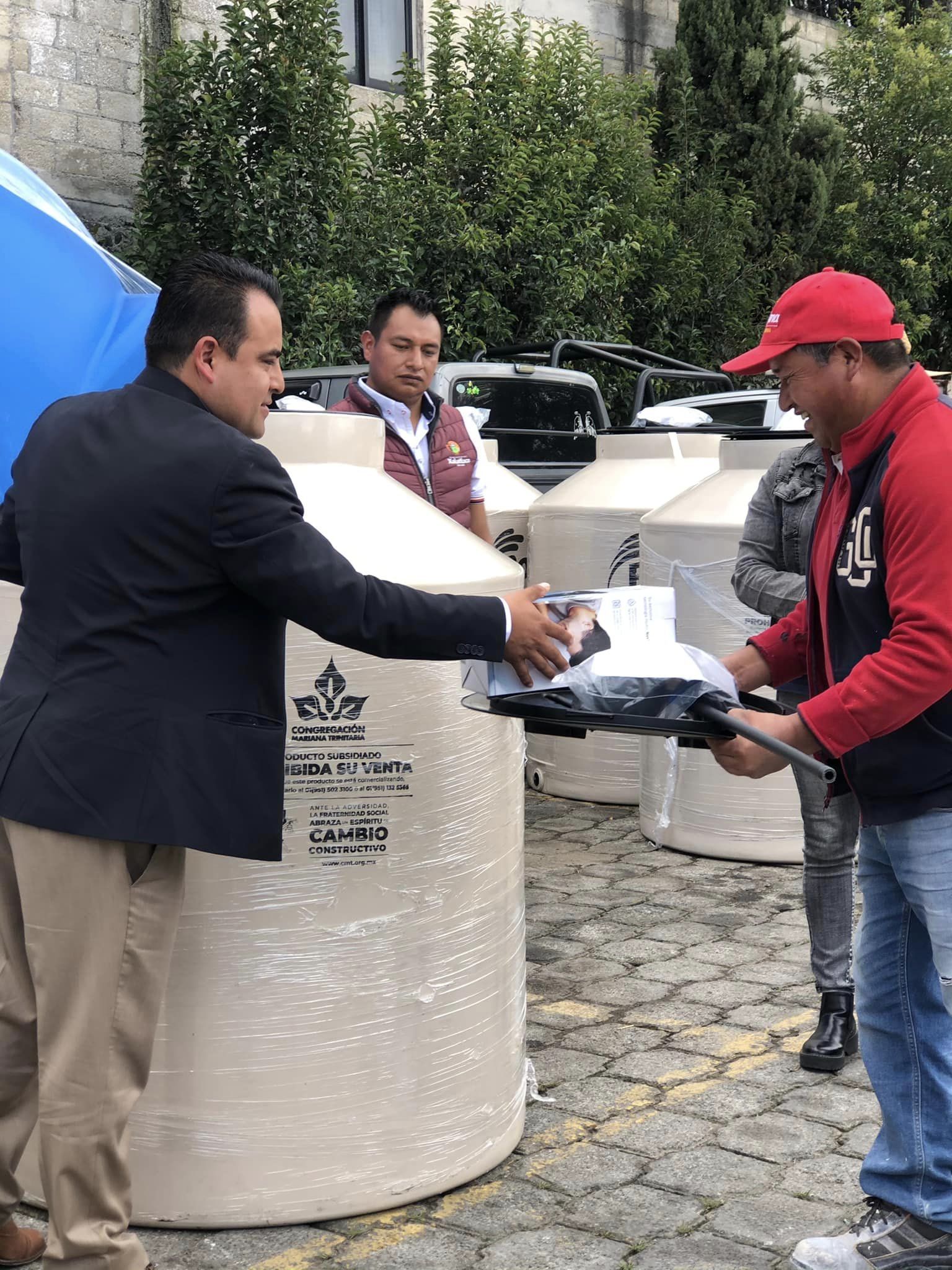 1695416752 336 La Direccion de Desarrollo Social hace entrega de Tinacos y