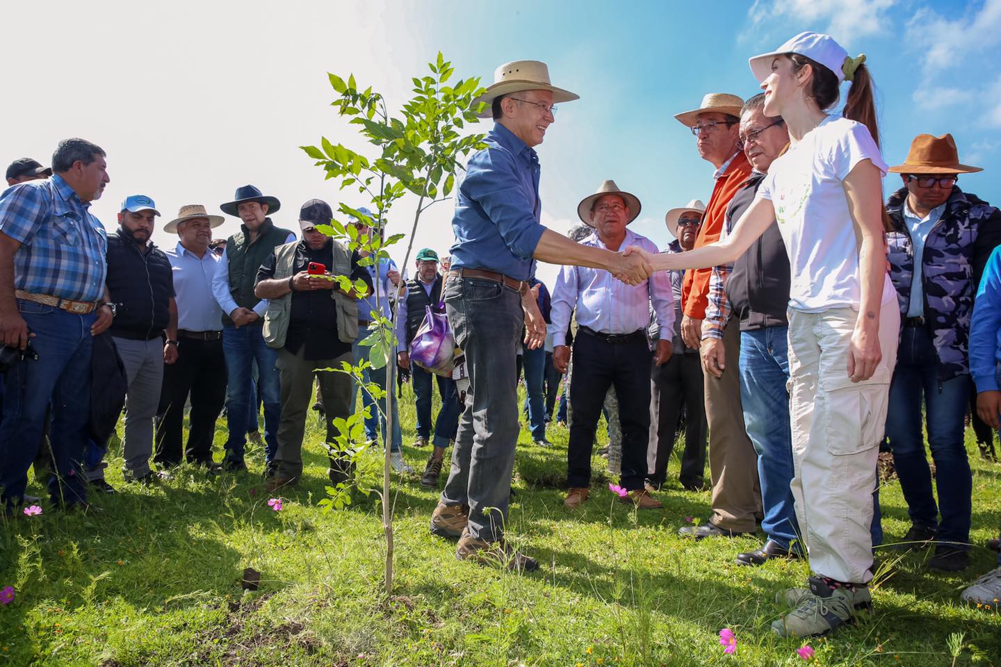 1695420046 972 ¡Quien planta un arbol nos regala un mundo mejor