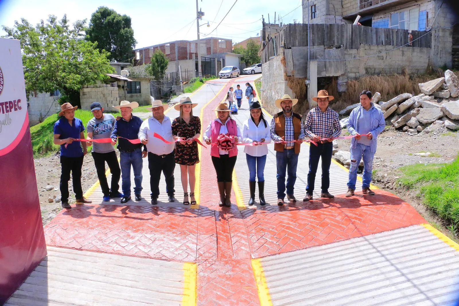 1695490092 En Jilotzingo ya tienen completa y pavimentada la calle Carranza jpg