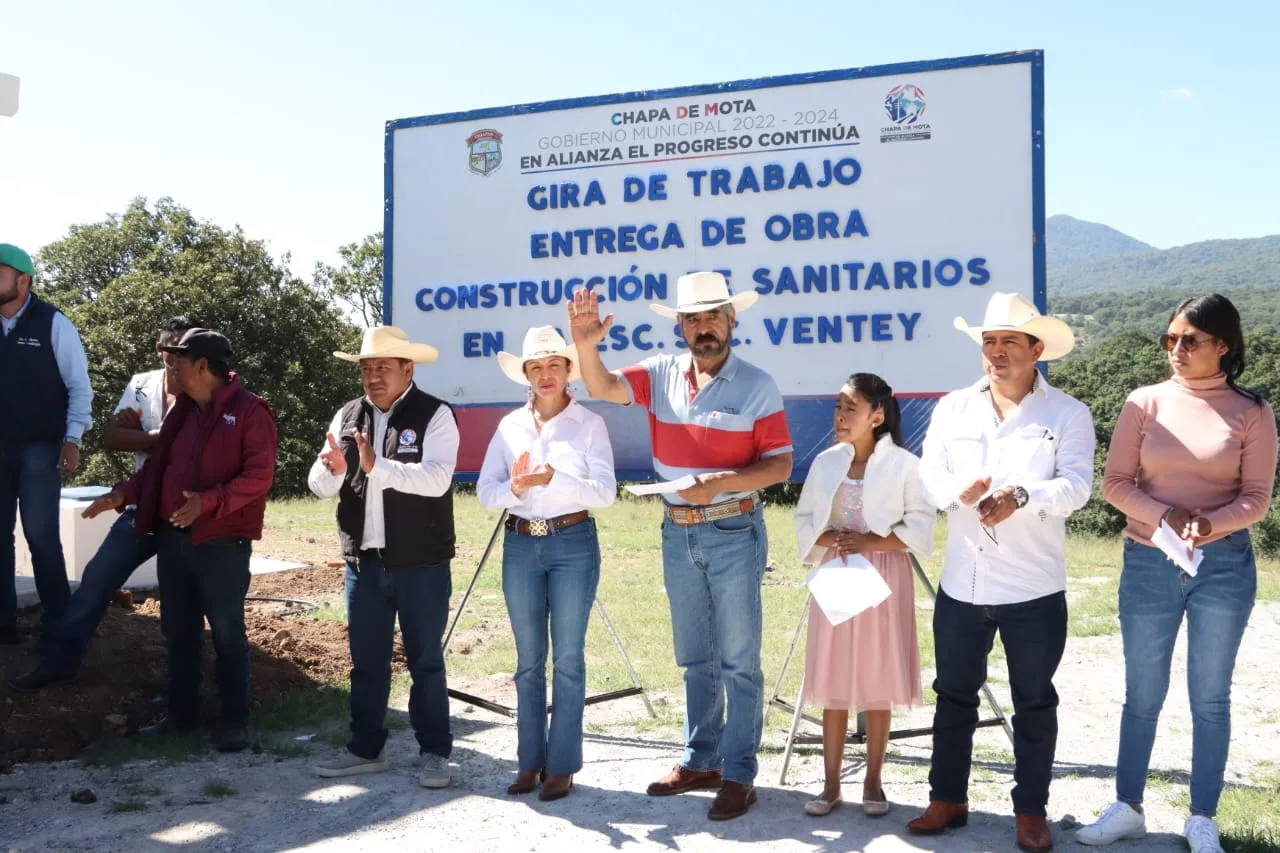 1695494460 EntregadeObra Este sabado el Profr A Pastor Cruz Garcia Presidente jpg