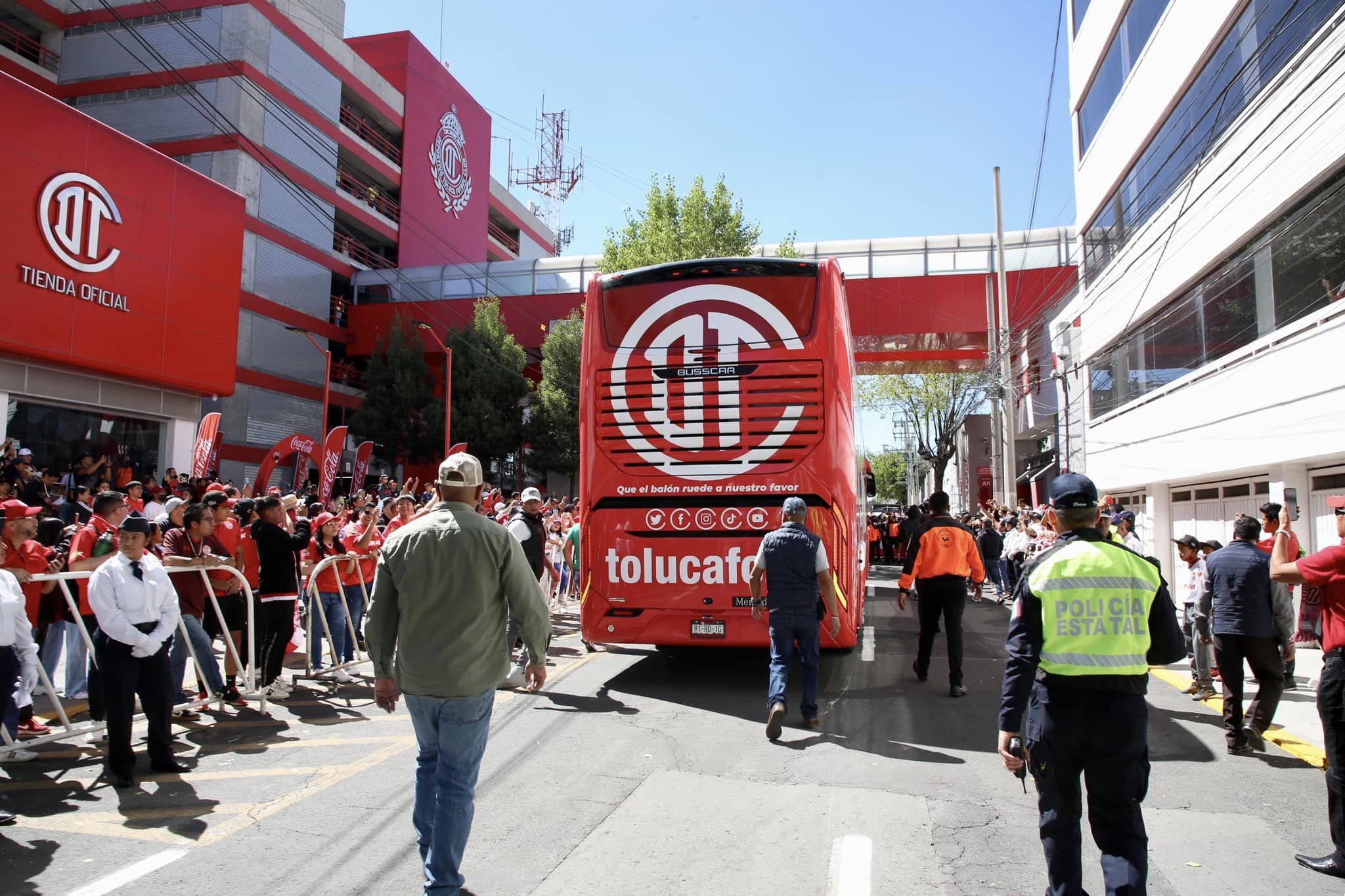 1695582002 856 ¡Nuestro equipo local Toluca FC llega a casa Nuestros elementos