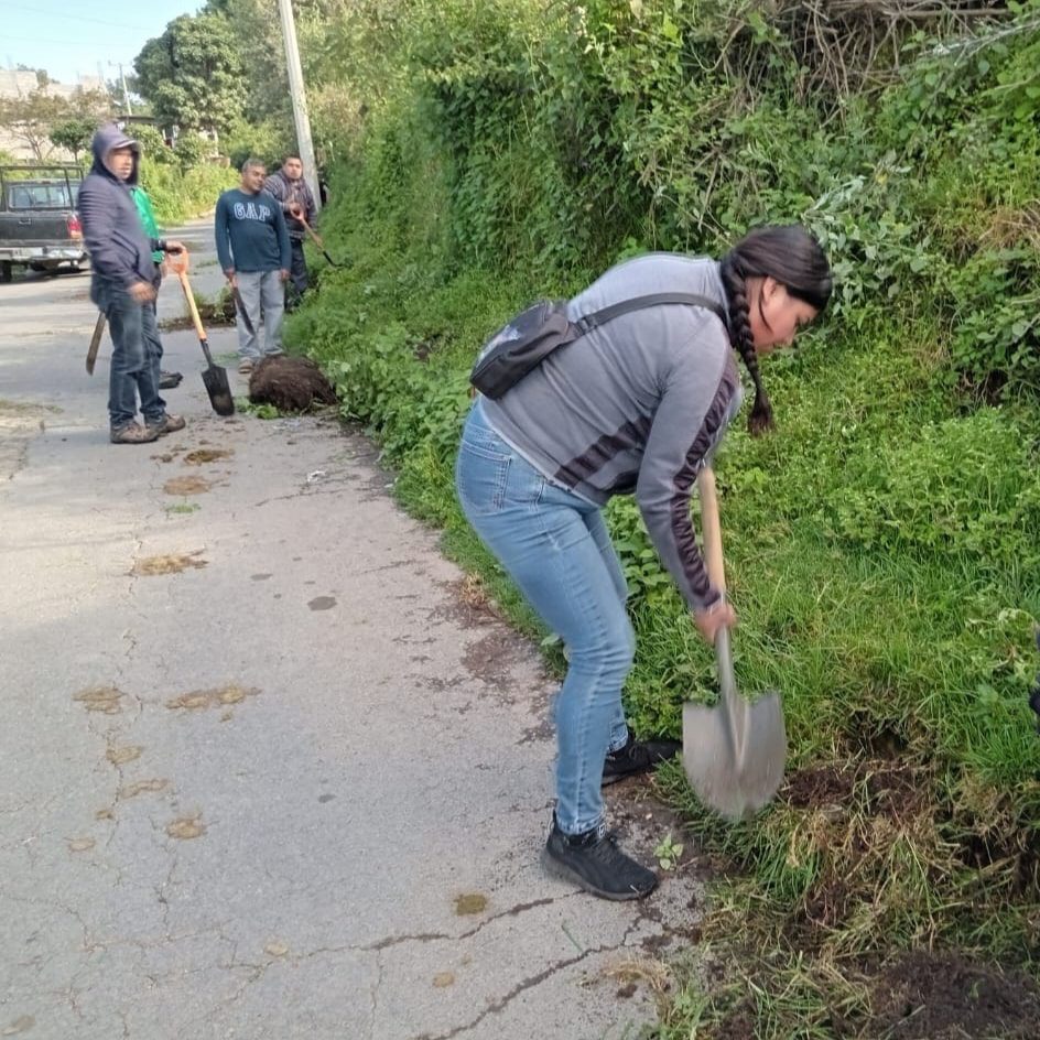 1695653016 340 El dia de ayer se realizo limpieza del camino viejo