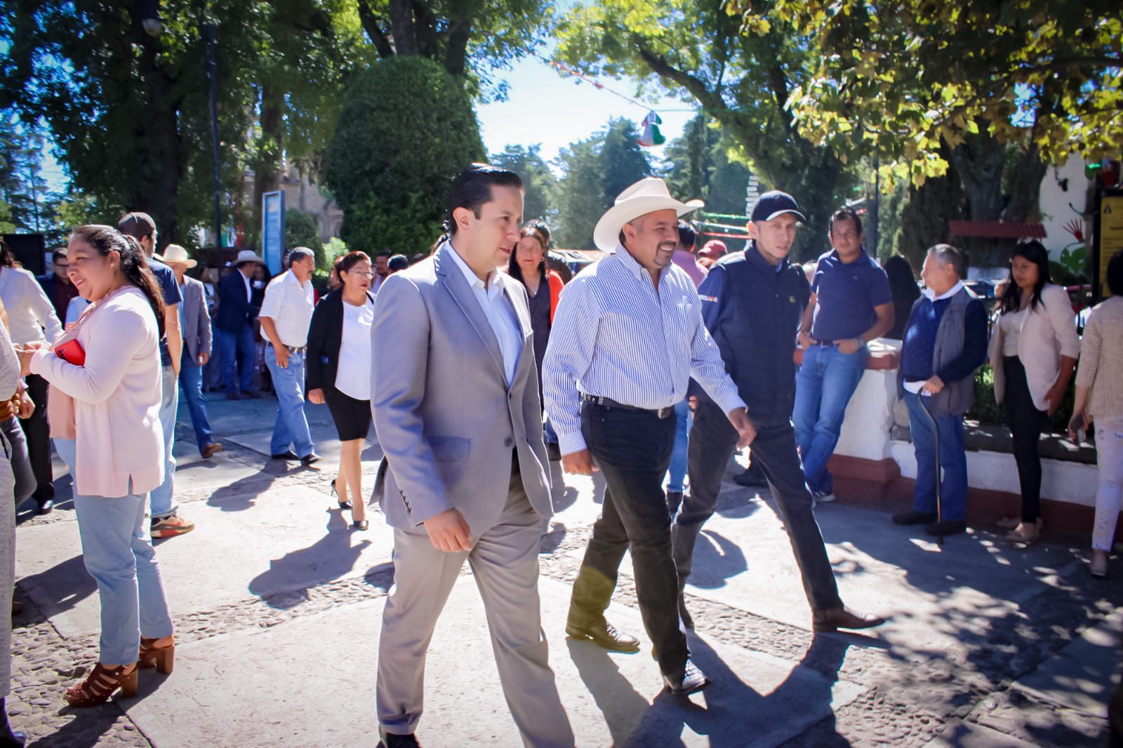 1695668386 122 Hoy nos sentimos orgullosos como Villacarbonenses celebrando el 8° Aniversario