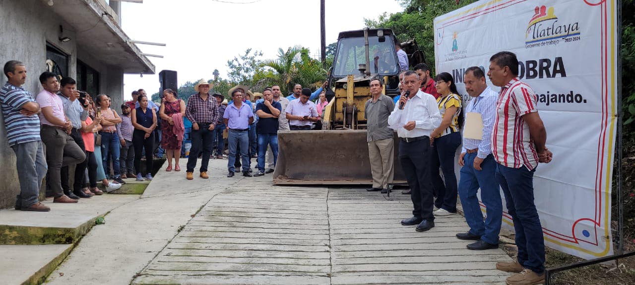 1695680130 248 Arrancamos pavimentacion en Pena del Agua