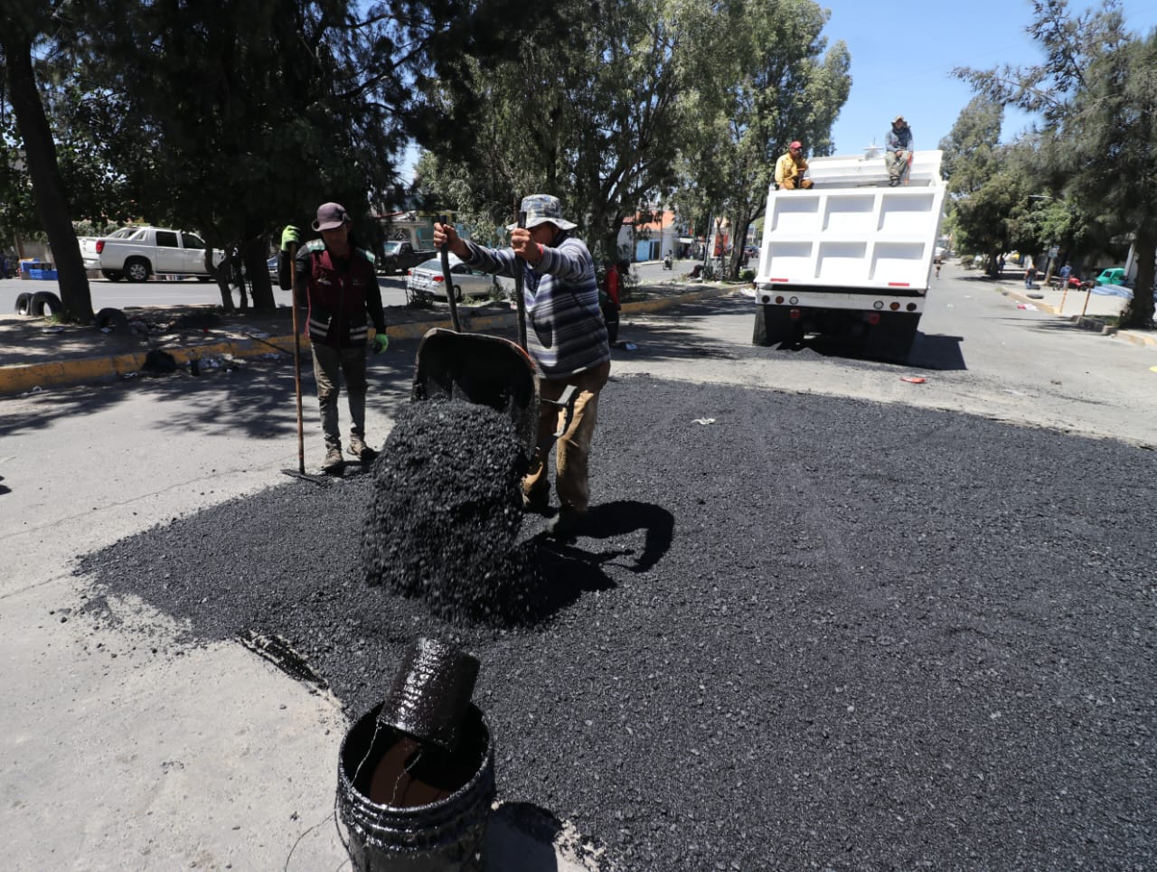 1695684033 ObrasPublicas El dia de hoy realizamos trabajos de Bacheo