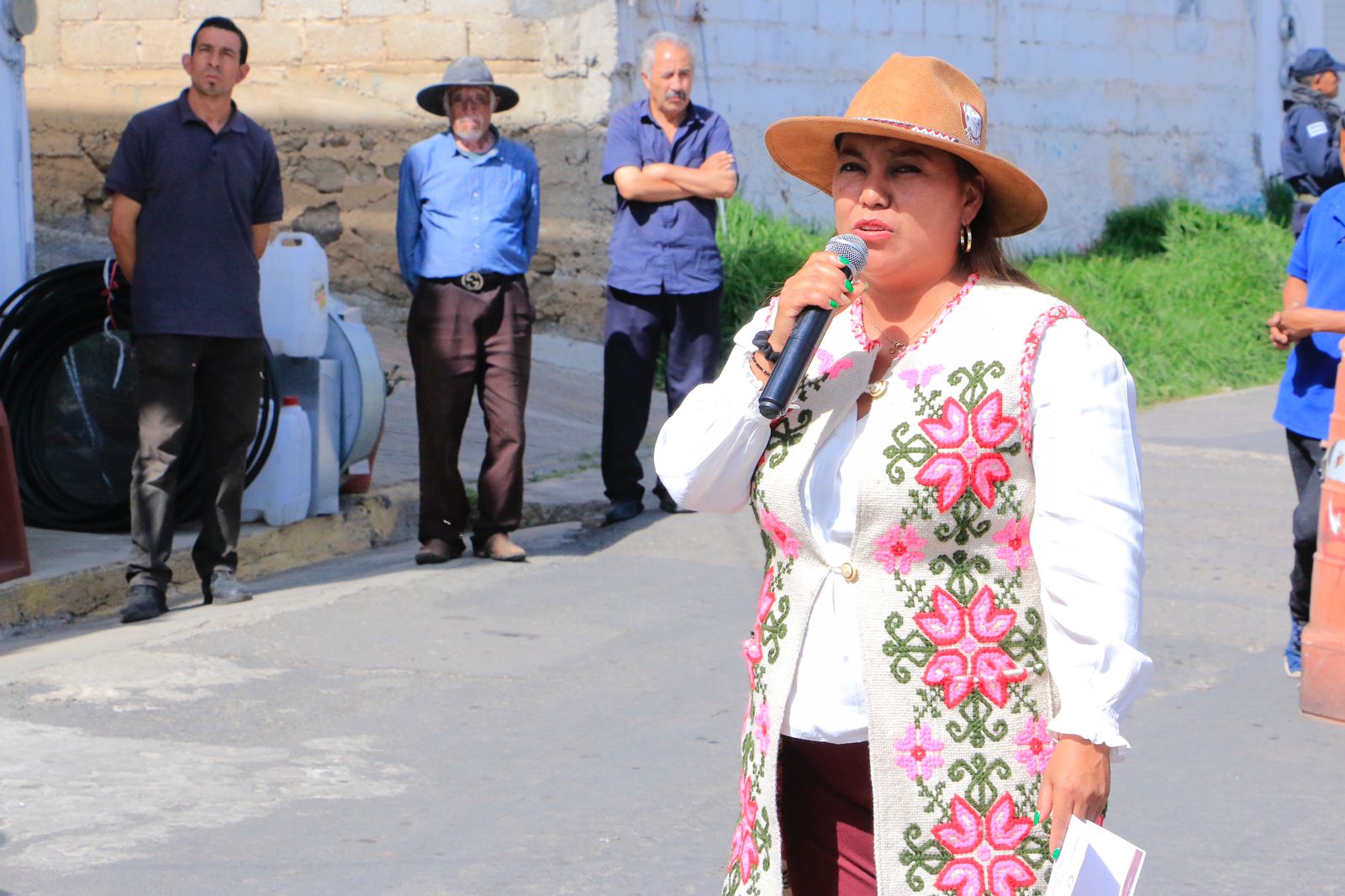 1695731623 149 Acaba espera de 30 anos continuamos pavimentacion asfaltica en calle