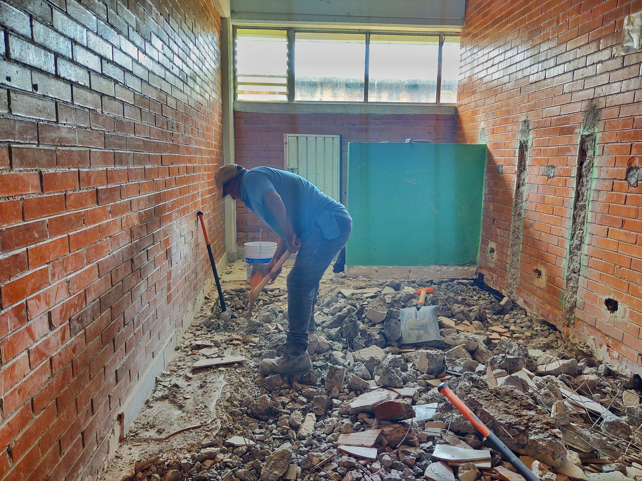 1695734643 319 Trabajamos en la rehabilitacion de los sanitarios del Jardin de