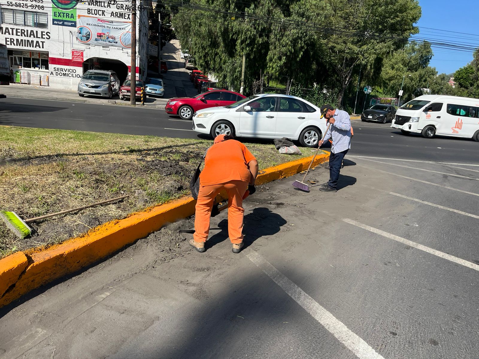 1695736051 371 Personal de ServiciosPublicos realizaron trabajos de barrido en la Avenida