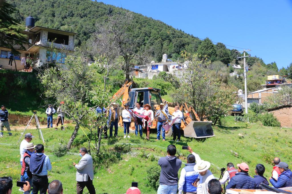 1695738872 789 En pro del mejor servicio de agua potable iniciamos barda