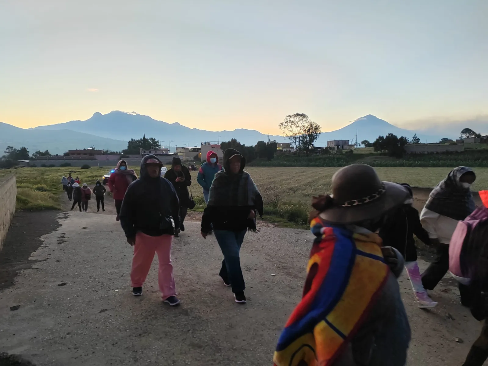 1695741085 Buenos dias ya iniciamos nuestra tradicional caminata con nuestros adulto scaled