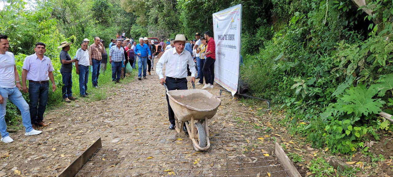 1695752390 23 Iniciamos calle con concreto en Colonia Benito Juarez entronque hacia