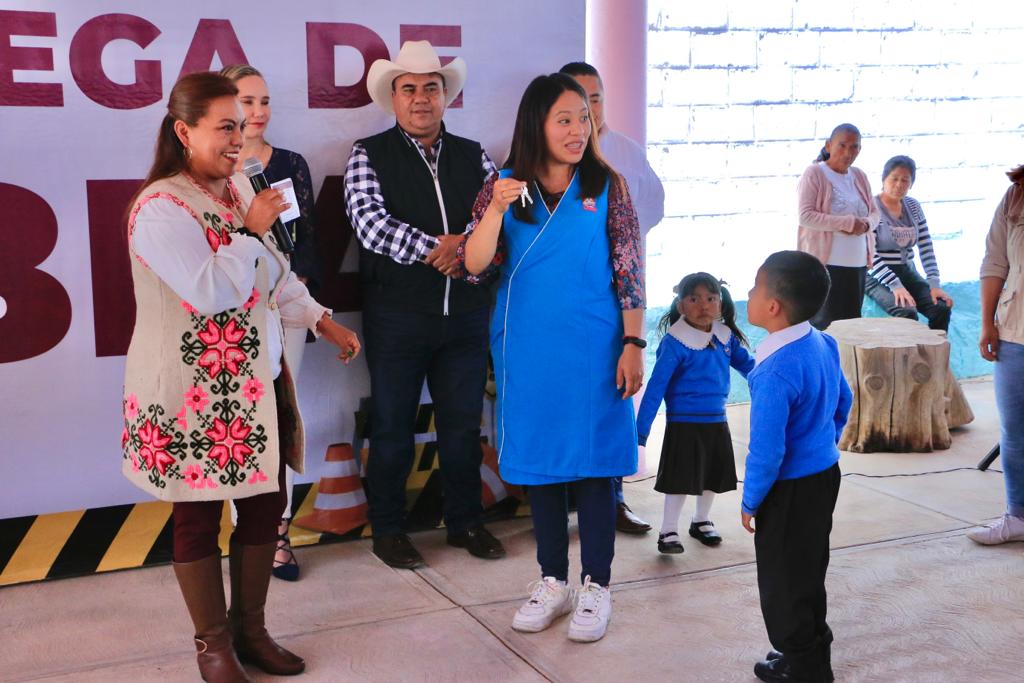 1695760623 623 Para dignificar la educacion entregamos aula nueva en preescolar Lopez