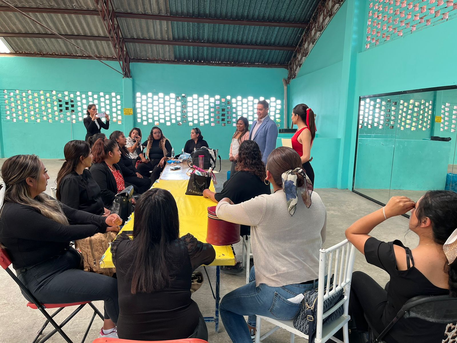 1695845248 378 Felicidades a las alumnas del curso de automaquillaje que concluyeron