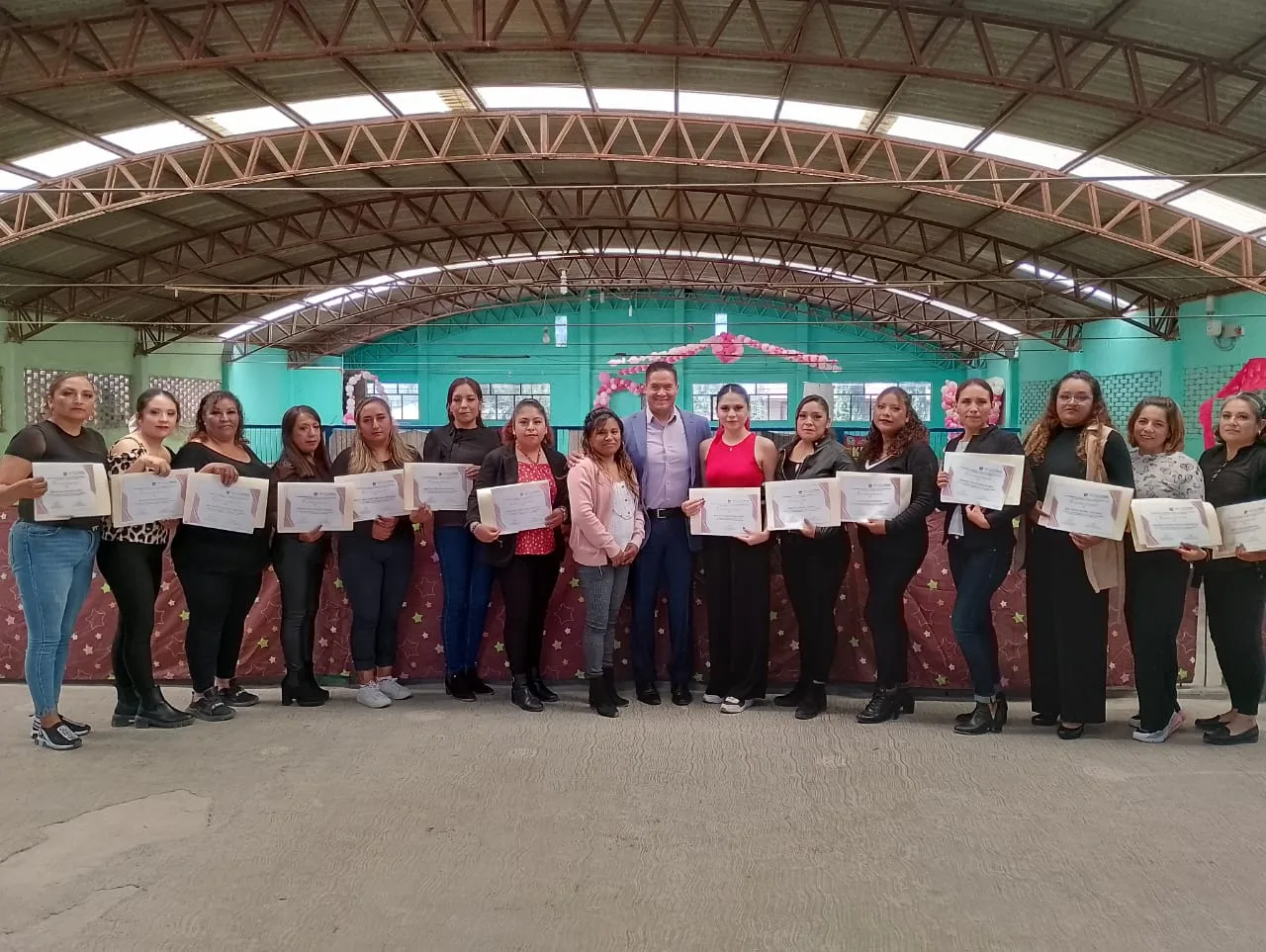 1695845280 Felicidades a las alumnas del curso de automaquillaje que concluyeron jpg