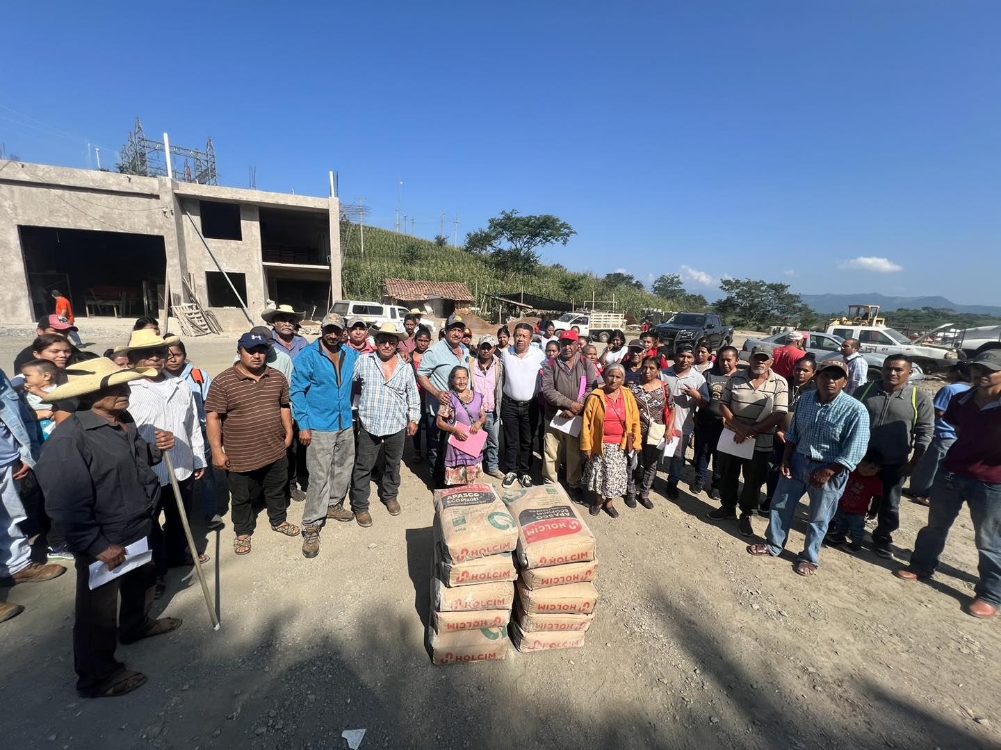 1695859208 El Presidente Municipal de Amatepec Lic Obed Santos Rojo continua