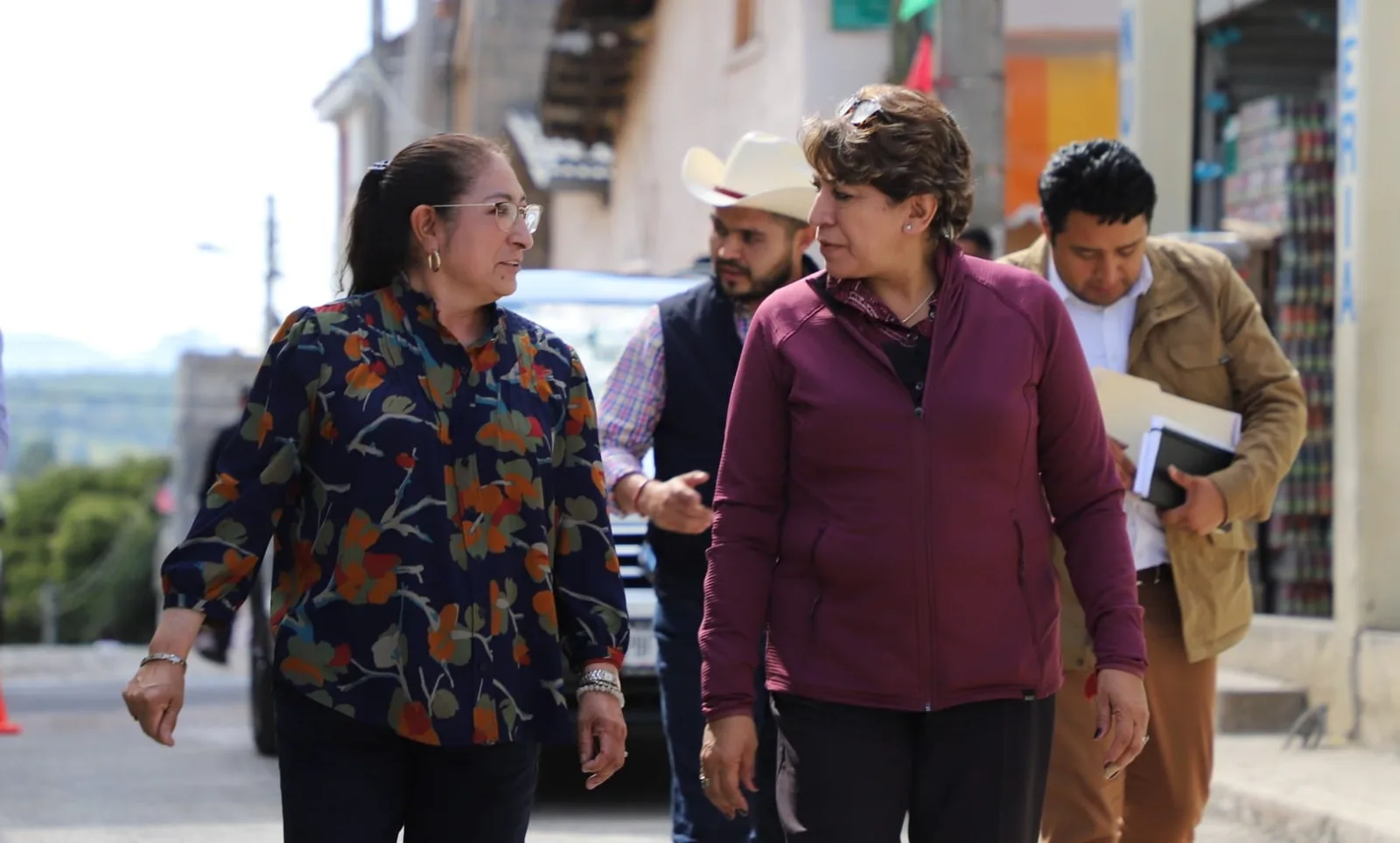 1695903199 Esta tarde la Presidenta Municipal Maria Luisa Carmona Alvarado recibio scaled