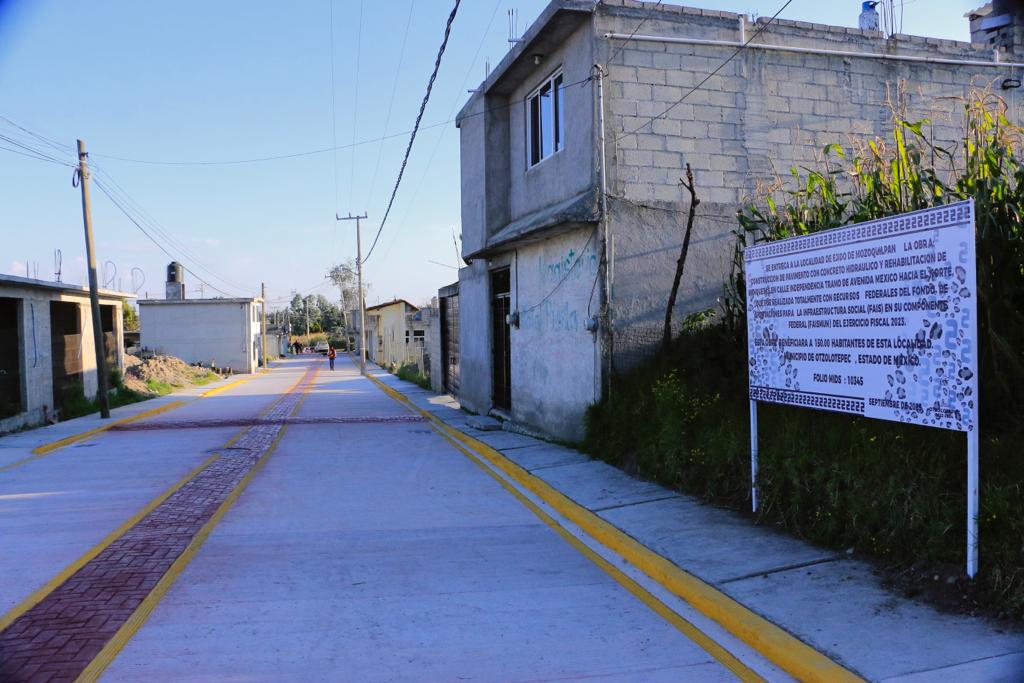 1695904531 523 Estrenan pavimentacion y rehabilitacion de banquetas en calle Independencia de