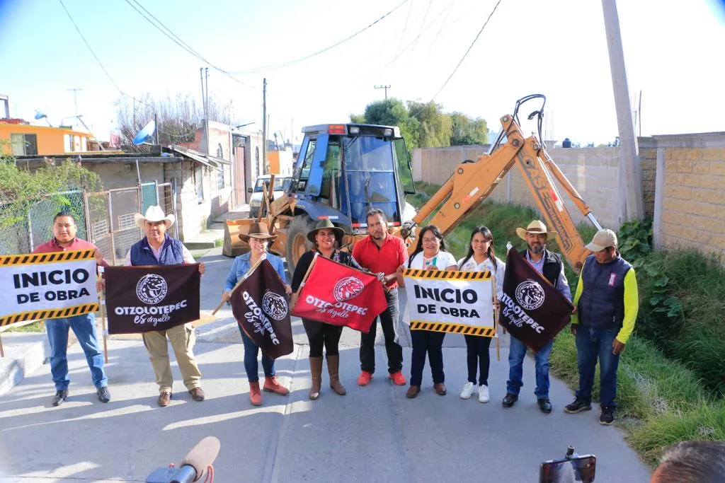 1695911792 En pro de peatones y ninos iniciamos drenaje y guarniciones jpg