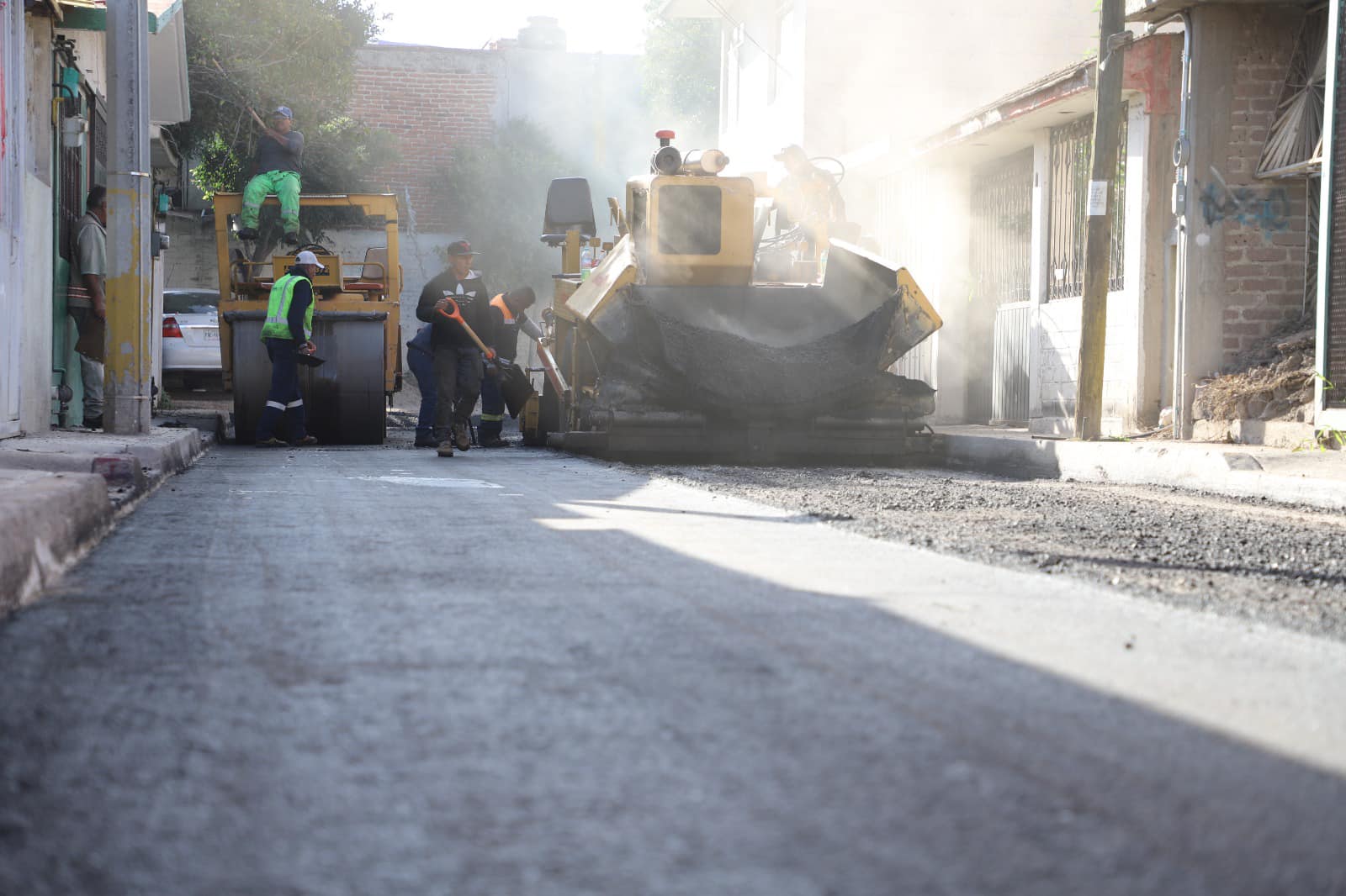 1695923085 129 Continuamos avanzando en los trabajos de repavimentacion de la Calle