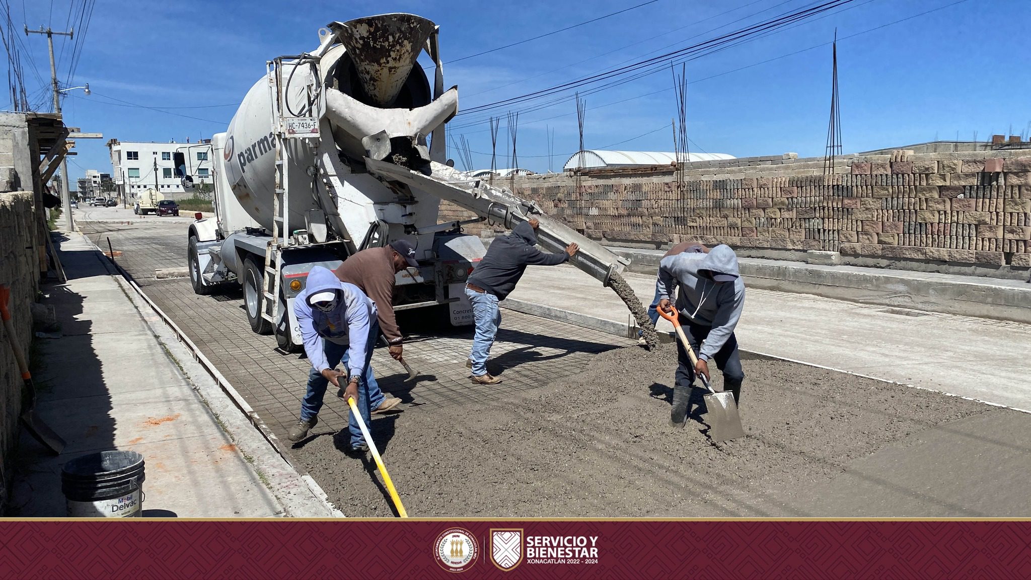 1695924800 909 La construccion de banquetas guarniciones y pavimentacion en la calle