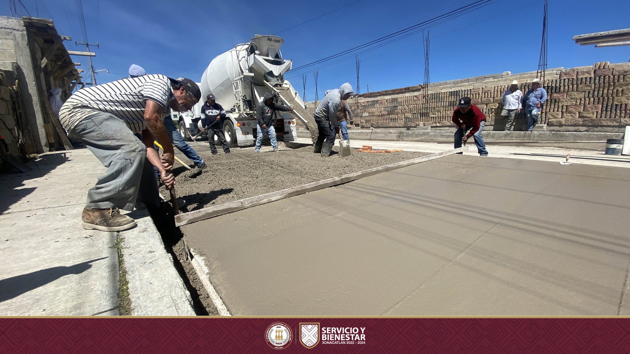 1695924810 271 La construccion de banquetas guarniciones y pavimentacion en la calle