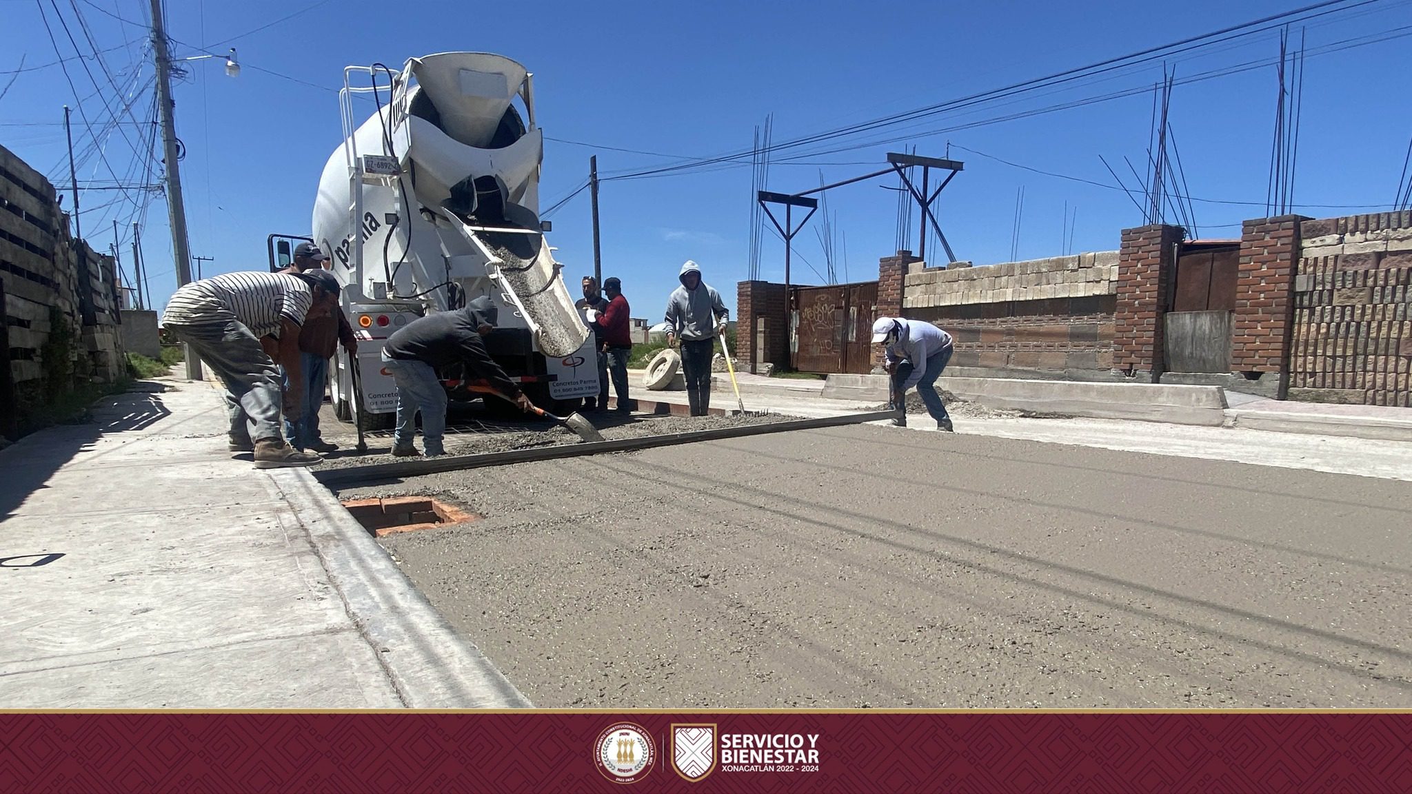 1695924815 714 La construccion de banquetas guarniciones y pavimentacion en la calle