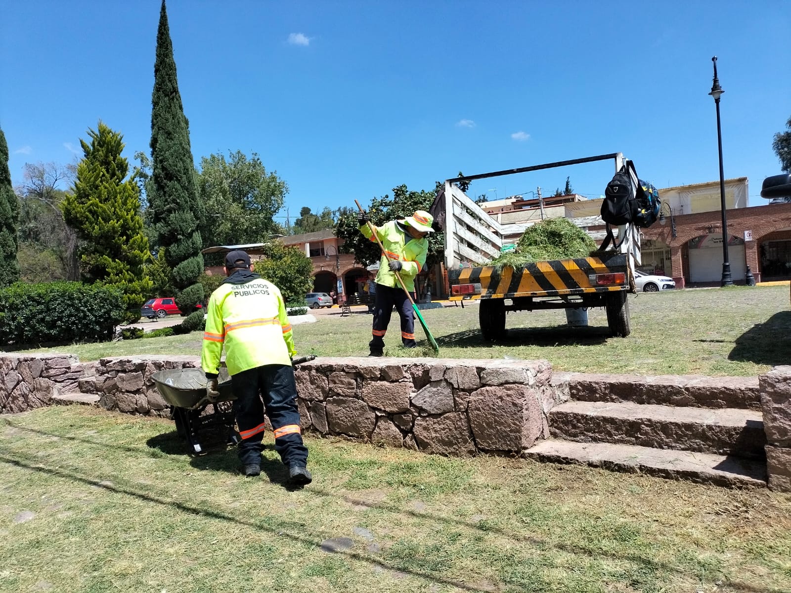 1695928388 Personal de Servicio Publicos realiza actividades cotidianas de limpia y