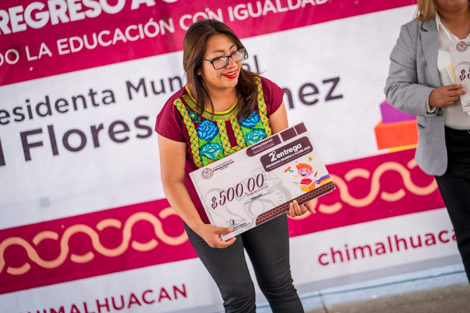 1695944673 549 GOBIERNO DE CHIMALHUACAN CONTINUA ENTREGA DE PROGRAMA REGRESO A CLASES