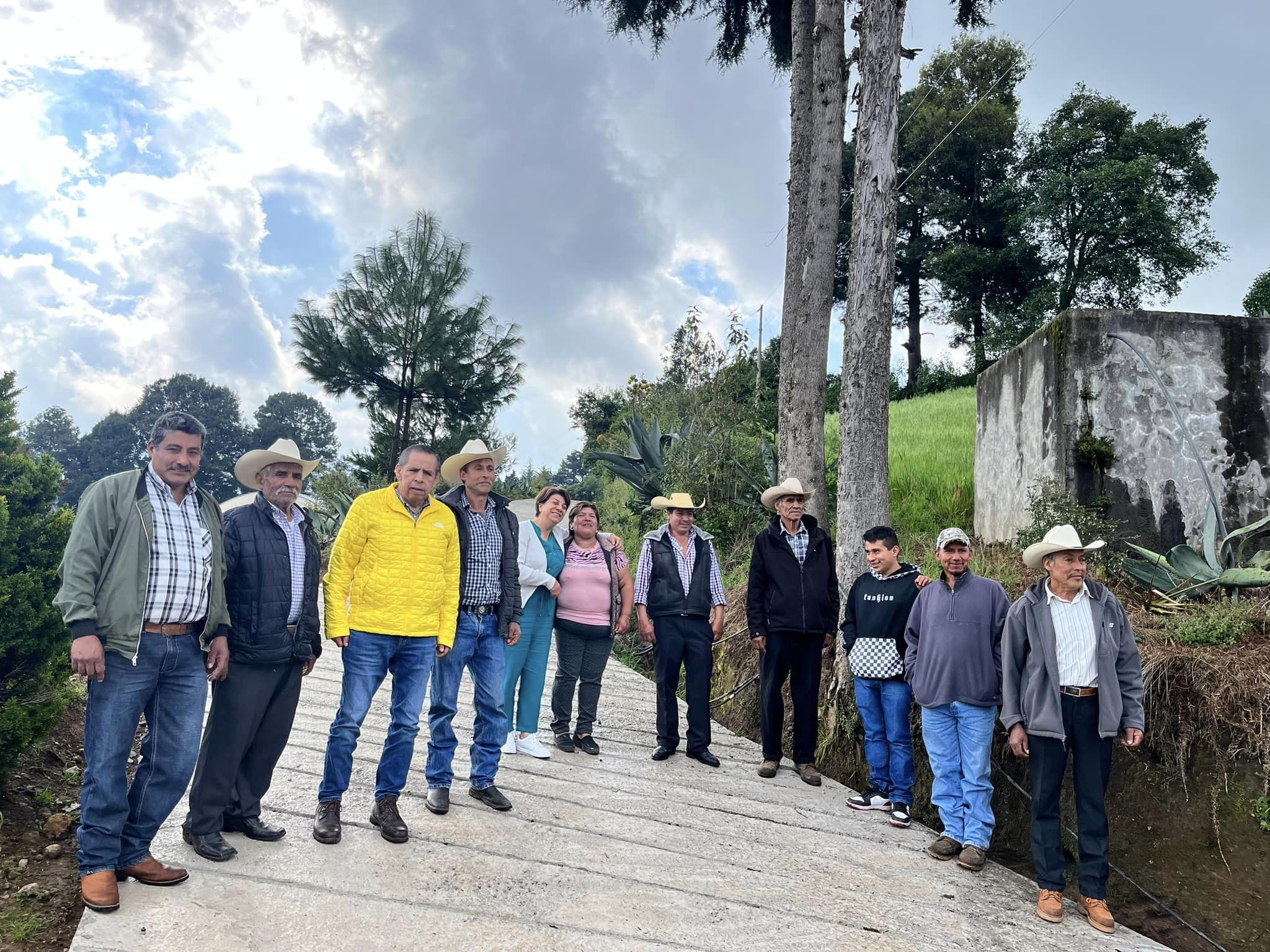 1695990290 312 El dia de hoy se hizo entrega de la Pavimentacion