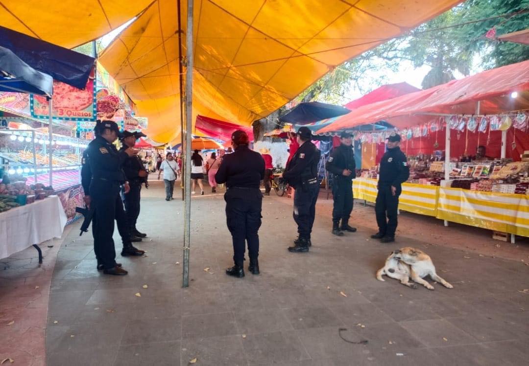 1696006697 756 ELEMENTOS DE SEGURIDAD PUBLICA AL PENDIENTE DE LA FESTIVIDADES RELIGIOSAS