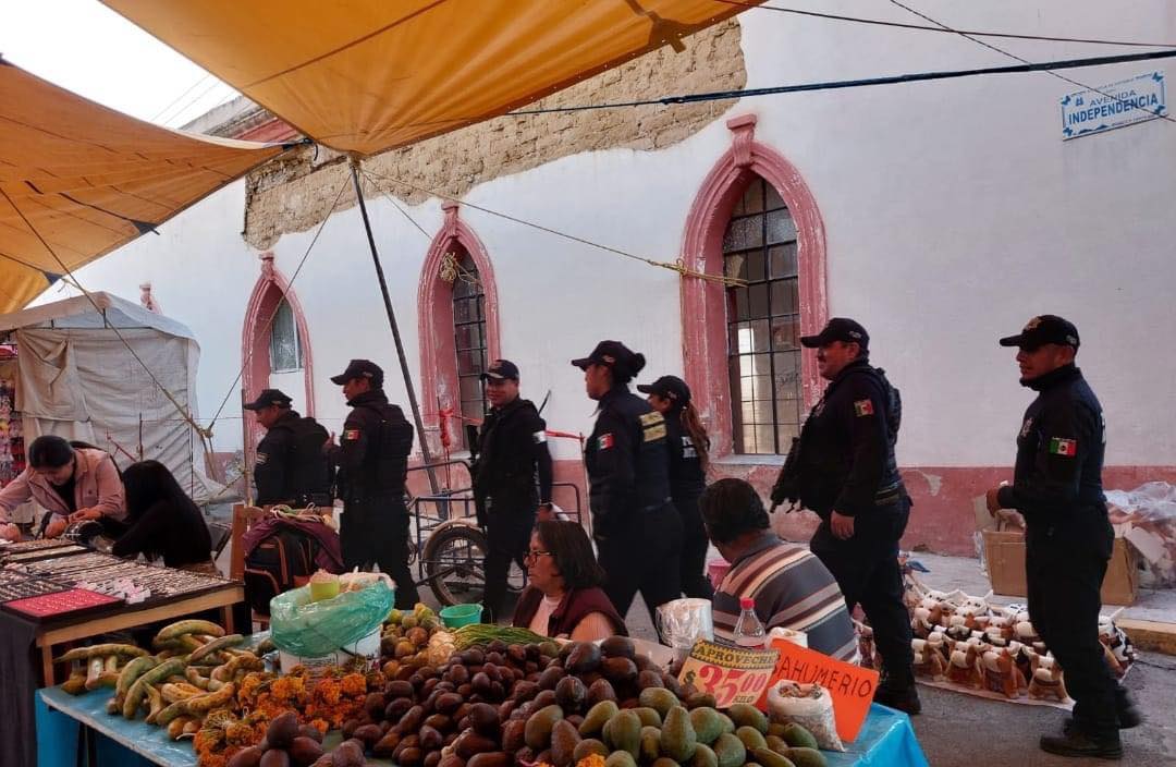 1696006708 46 ELEMENTOS DE SEGURIDAD PUBLICA AL PENDIENTE DE LA FESTIVIDADES RELIGIOSAS