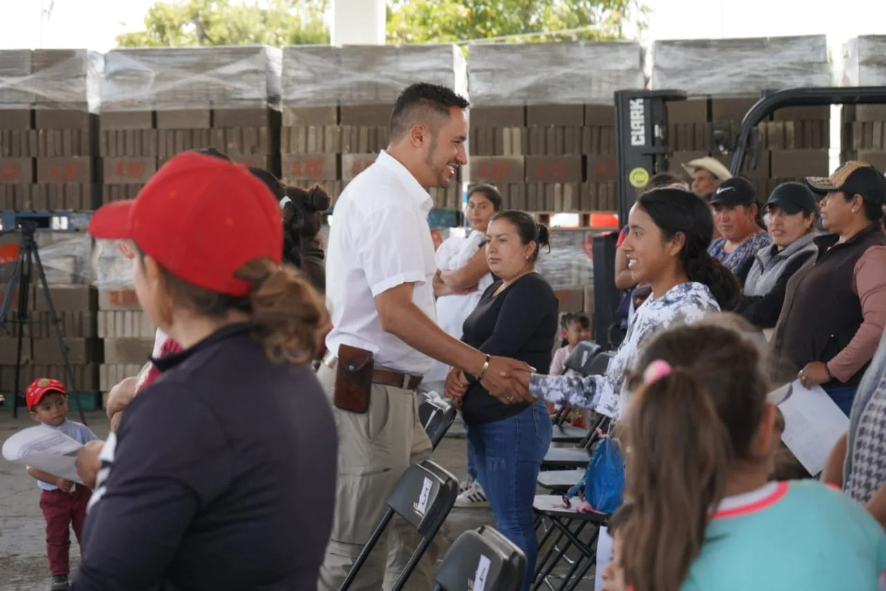 1696007236 El dia de ayer realizamos la quinta entrega de apoyos jpg