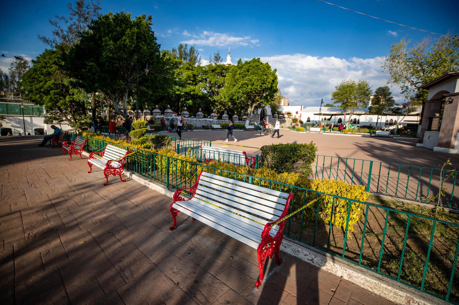 1696009828 628 Mantenimiento de las bancas del kiosco de cabecera municipal ¡Espacios