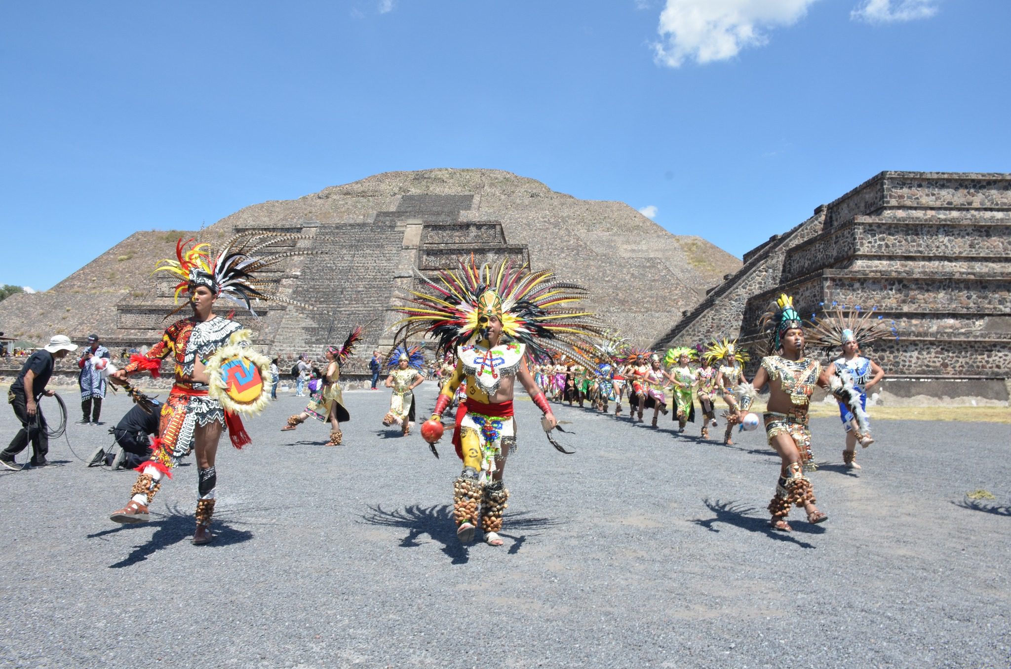 1696029378 687 Este dia en la explanada de la piramide de la