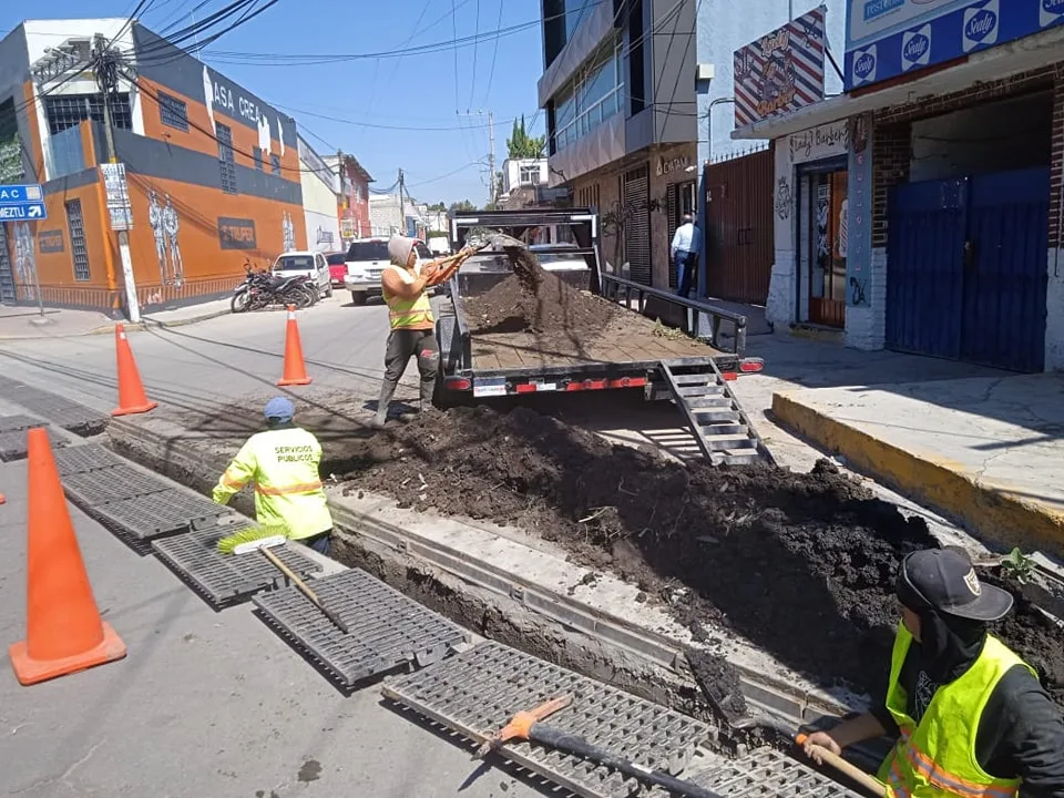 1696094089 La Direccion de Servicios Publicos realiza el desazolve en la jpg