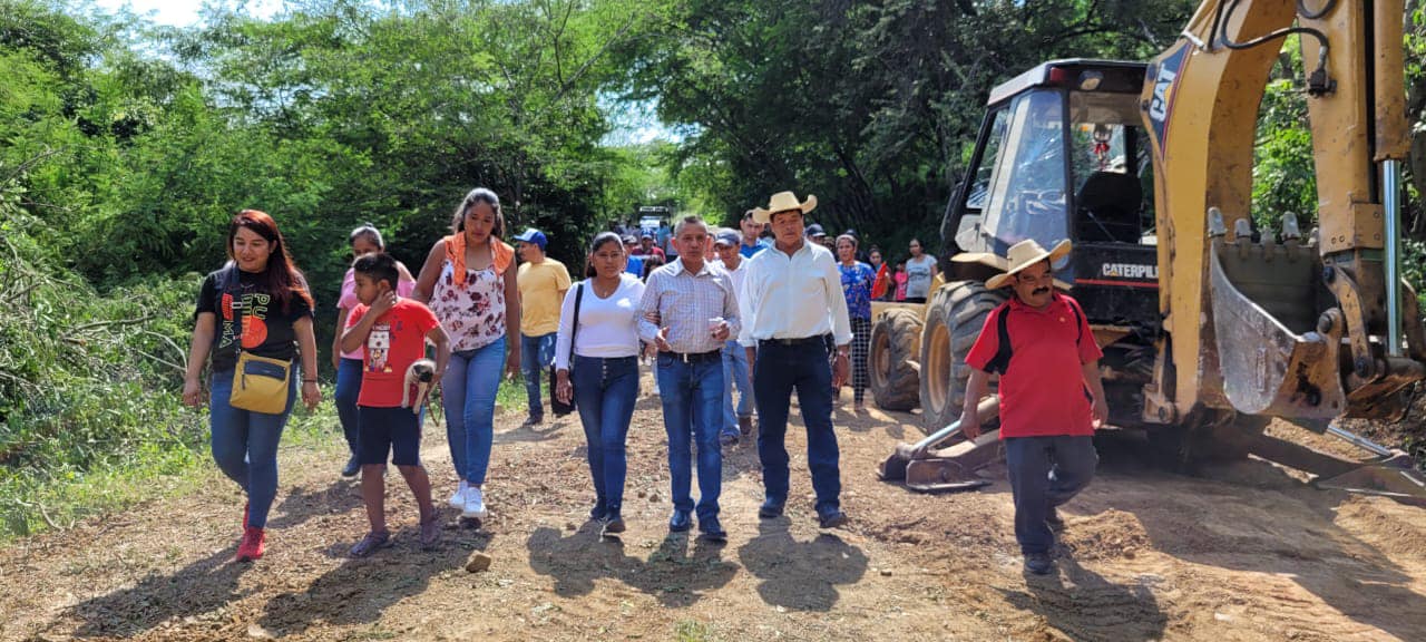 1696098228 964 Iniciamos calle con concreto en Naranjito del Paso