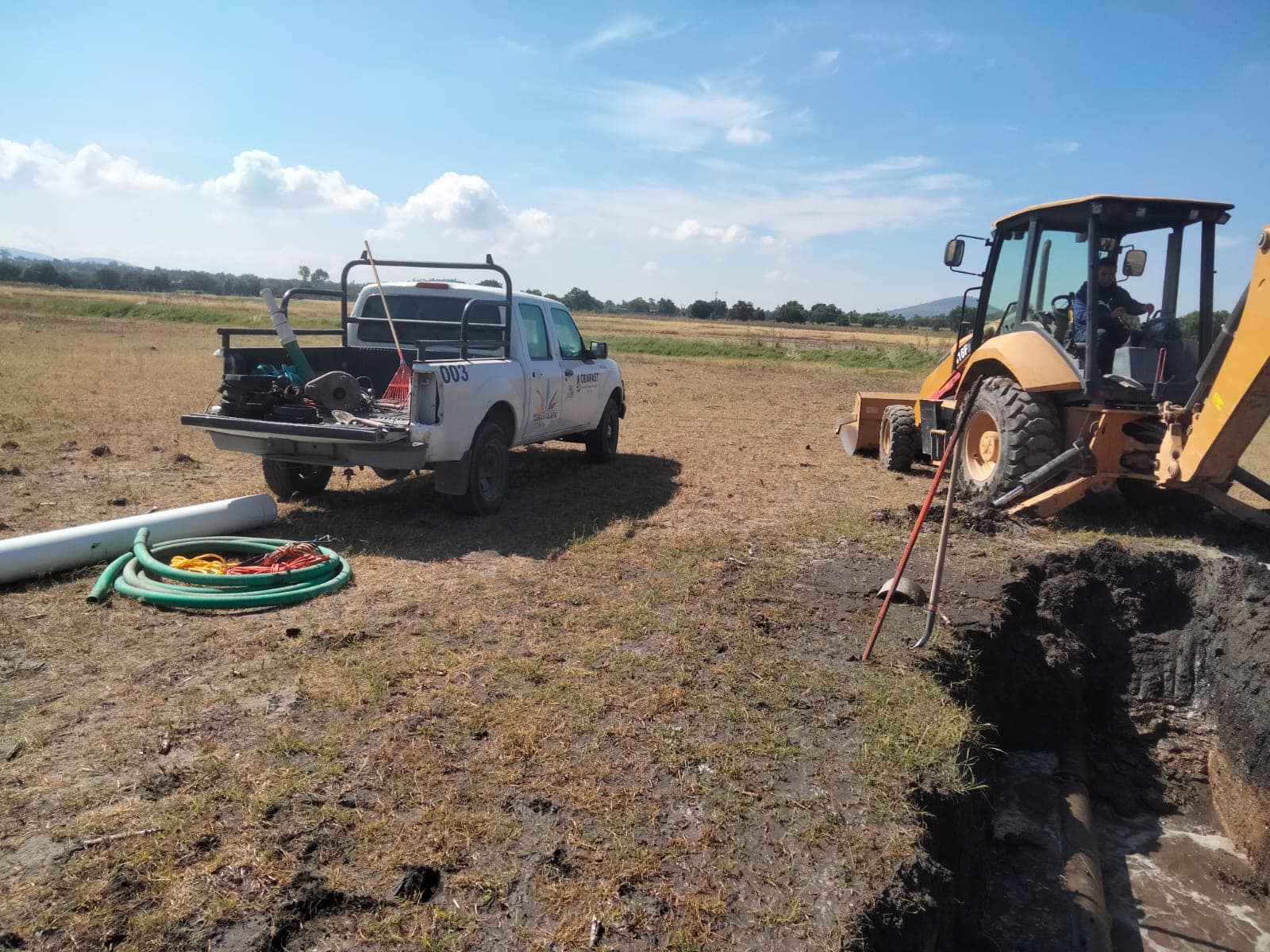 1696098657 759 Odapast Reparando fuga de agua en el la linea