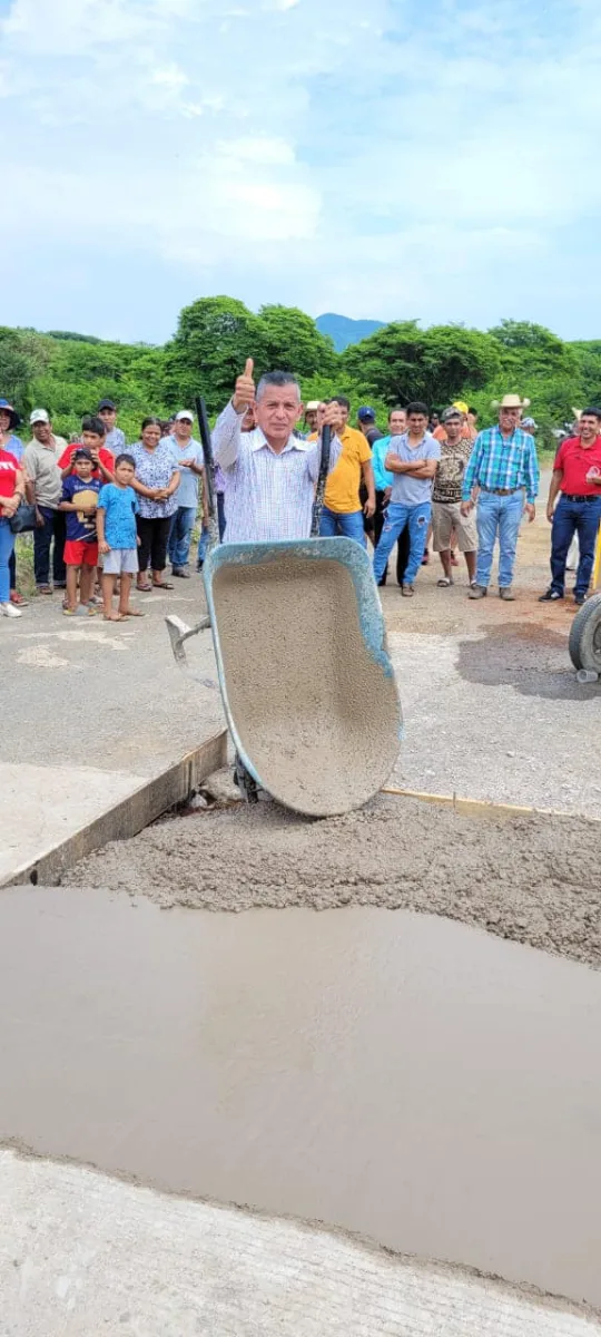 1696105525 Iniciamos pavimentacion Rincon Grande