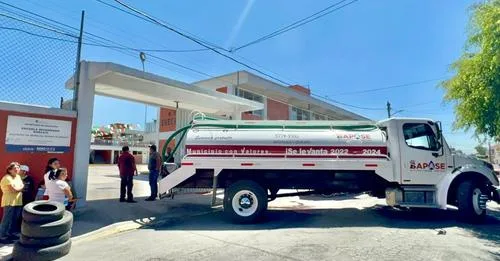 1696107342 Ecatepec lleva agua luminarias y limpieza a 150 escuelas del jpg