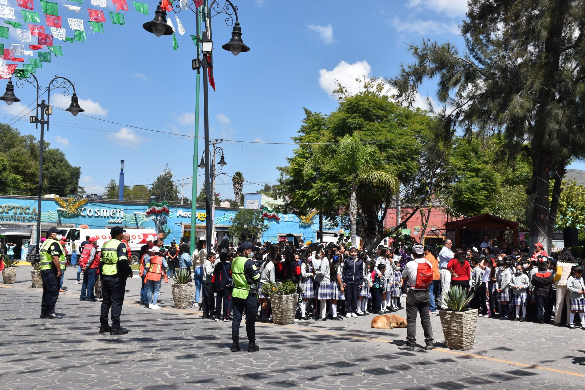 A convocatoria de la Coordinacion de Proteccion Civil y Bomberos