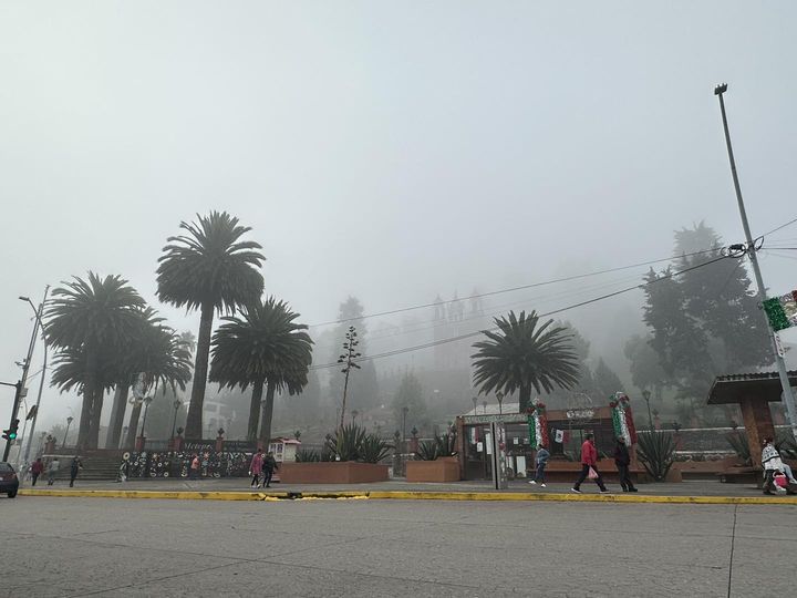 Amanecimos con mucha niebla maneja con precaucion y enciende las